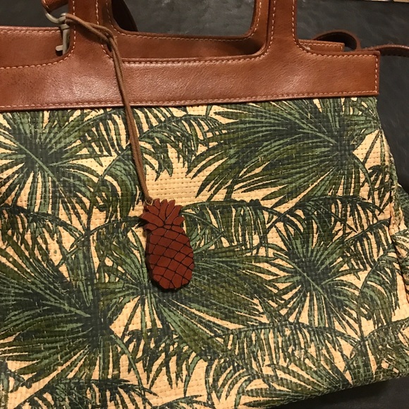 Liz Claiborne Handbags - Liz Claiborne Palm Tree Purse w/ palm tree lining